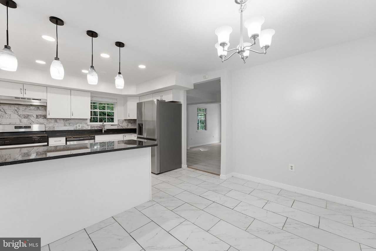 4200 Gerry Ln - Photo 6 of 30