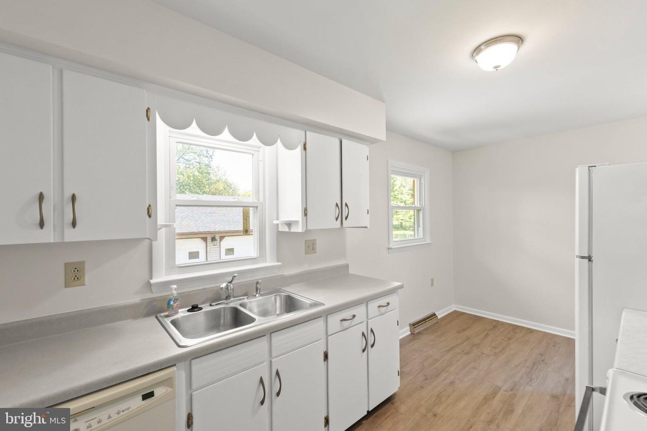 445 Royal St - Photo 2 of 23