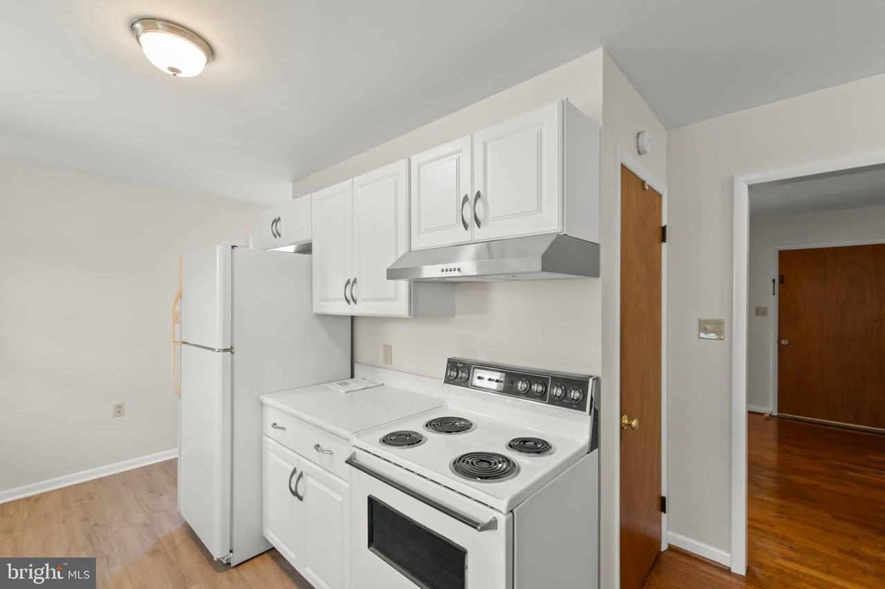 445 Royal St - Photo 3 of 23