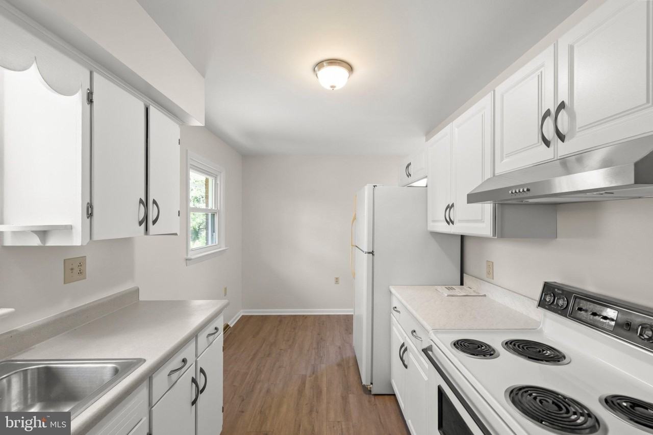 445 Royal St - Photo 4 of 23
