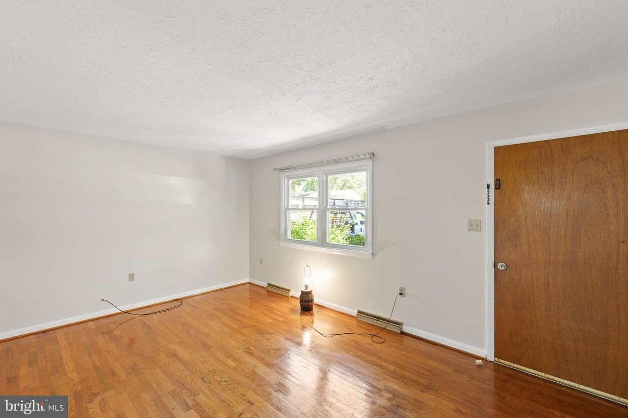 445 Royal St - Photo 5 of 23