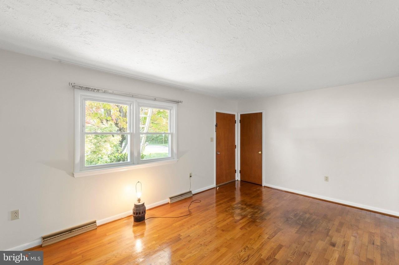 445 Royal St - Photo 6 of 23