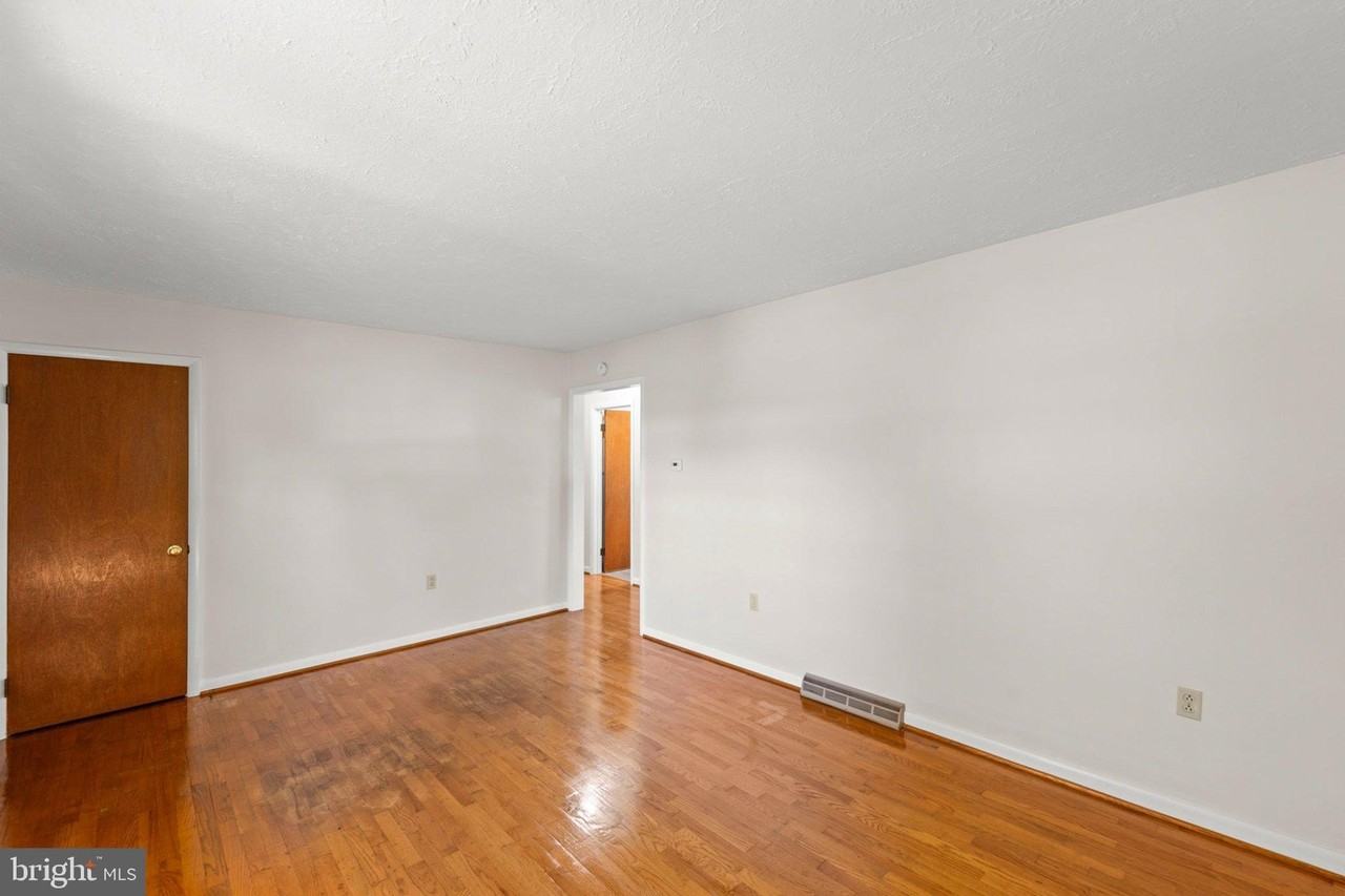 445 Royal St - Photo 7 of 23