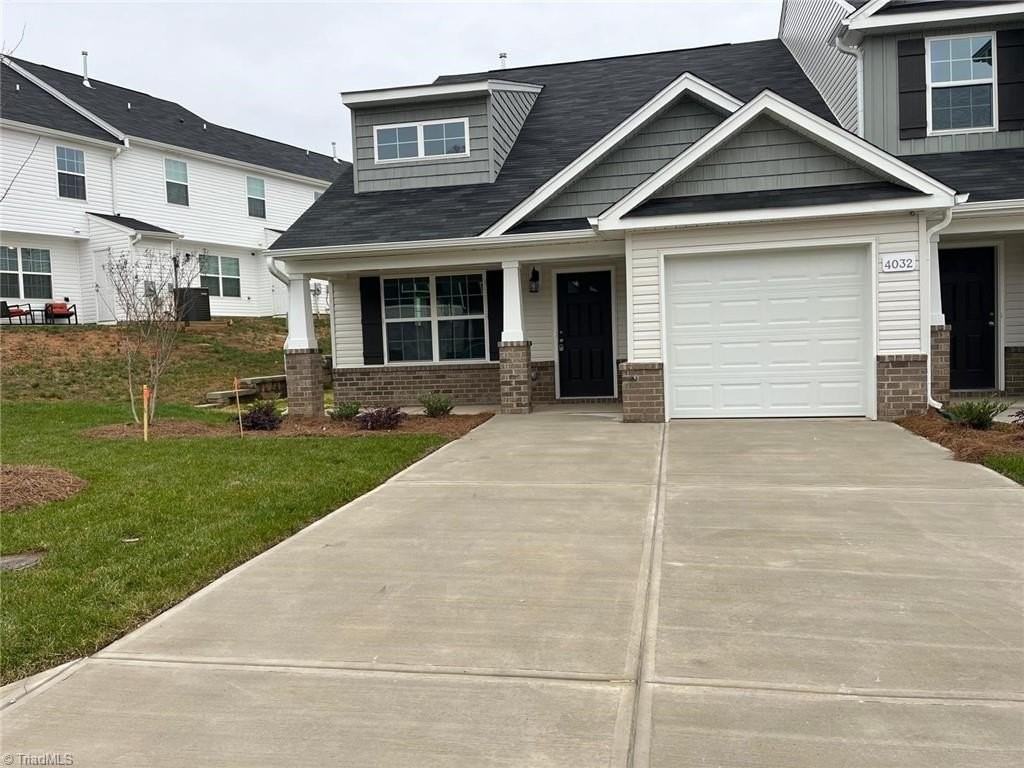 4032 Winding Vine Ln - Photo 2 of 33