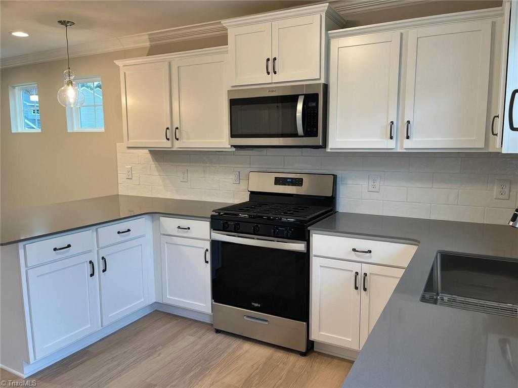 4032 Winding Vine Ln - Photo 5 of 33
