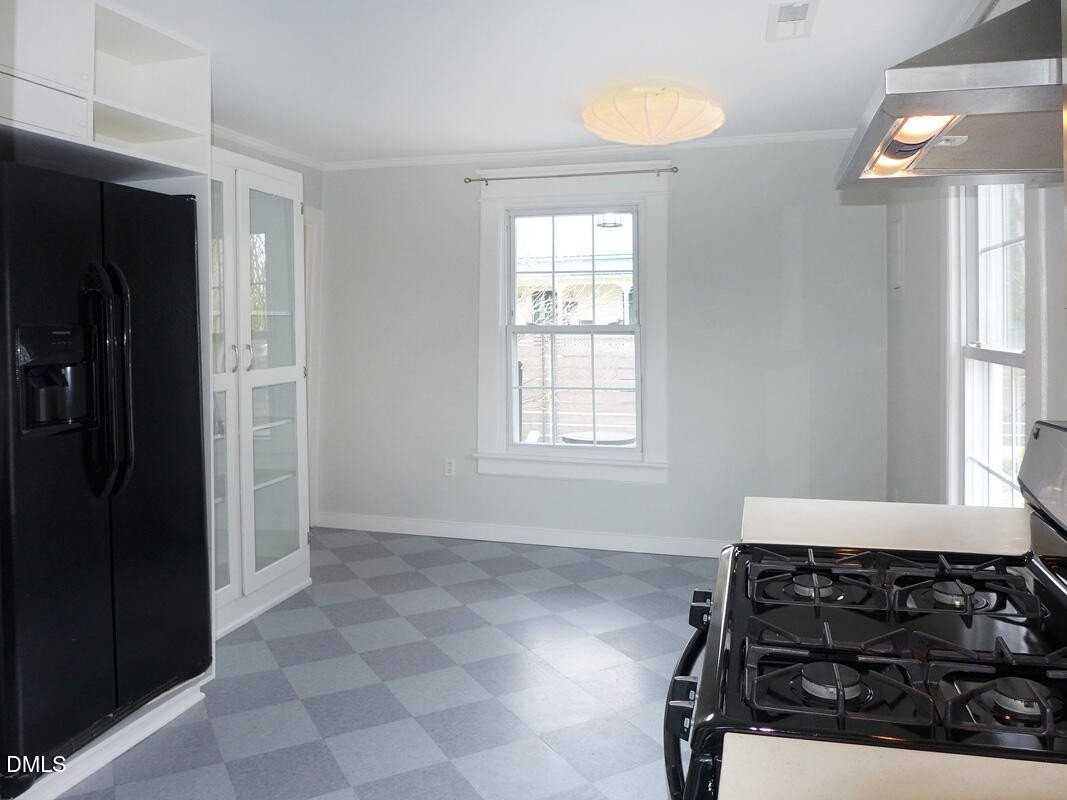 103 Center St - Photo 5 of 15