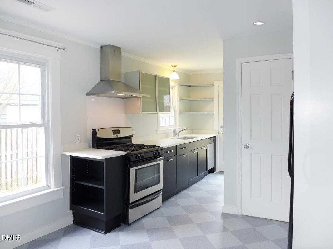 103 Center St - Photo 6 of 15