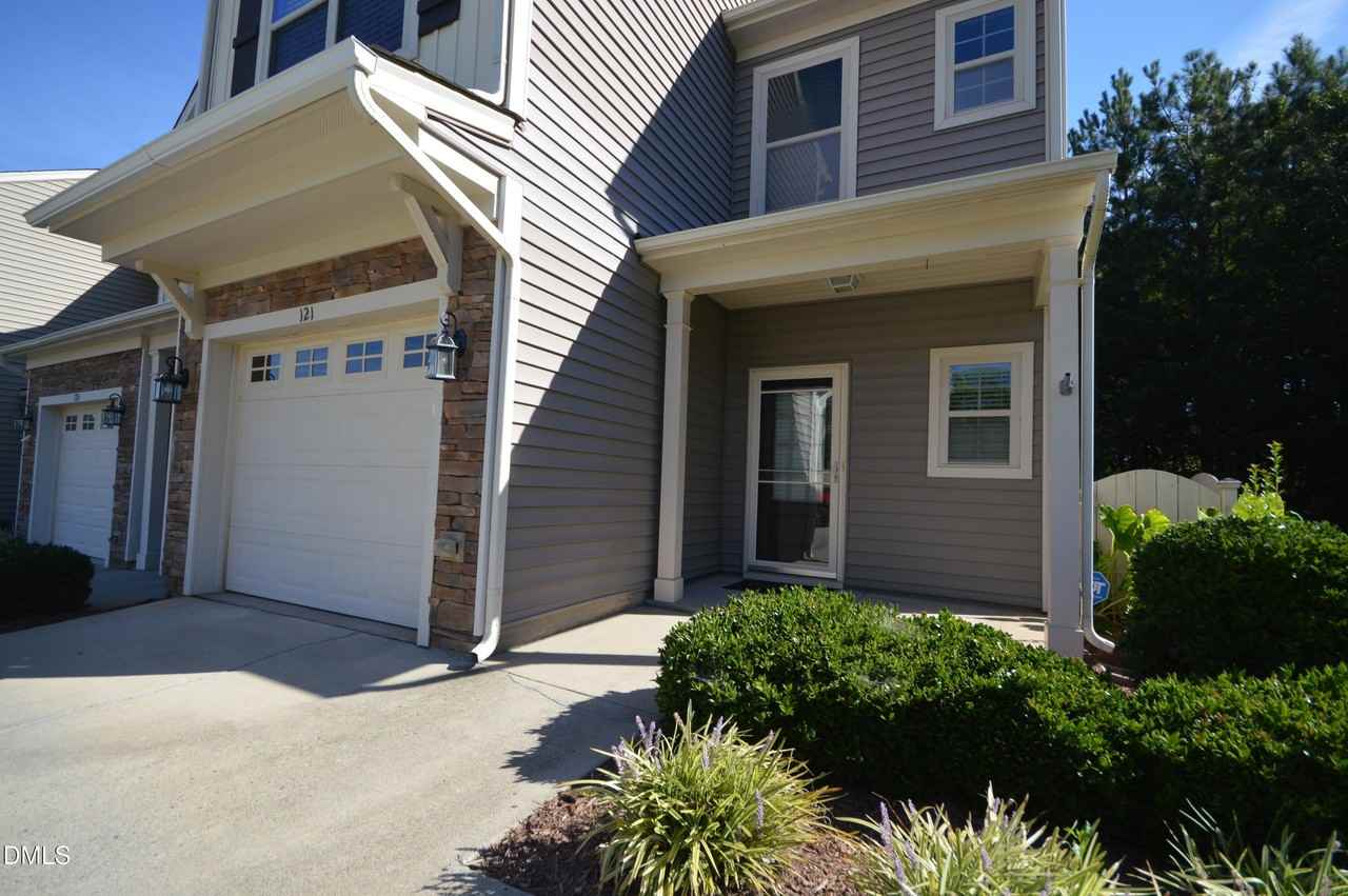121 Cypress Hill Ln - Photo 4 of 36