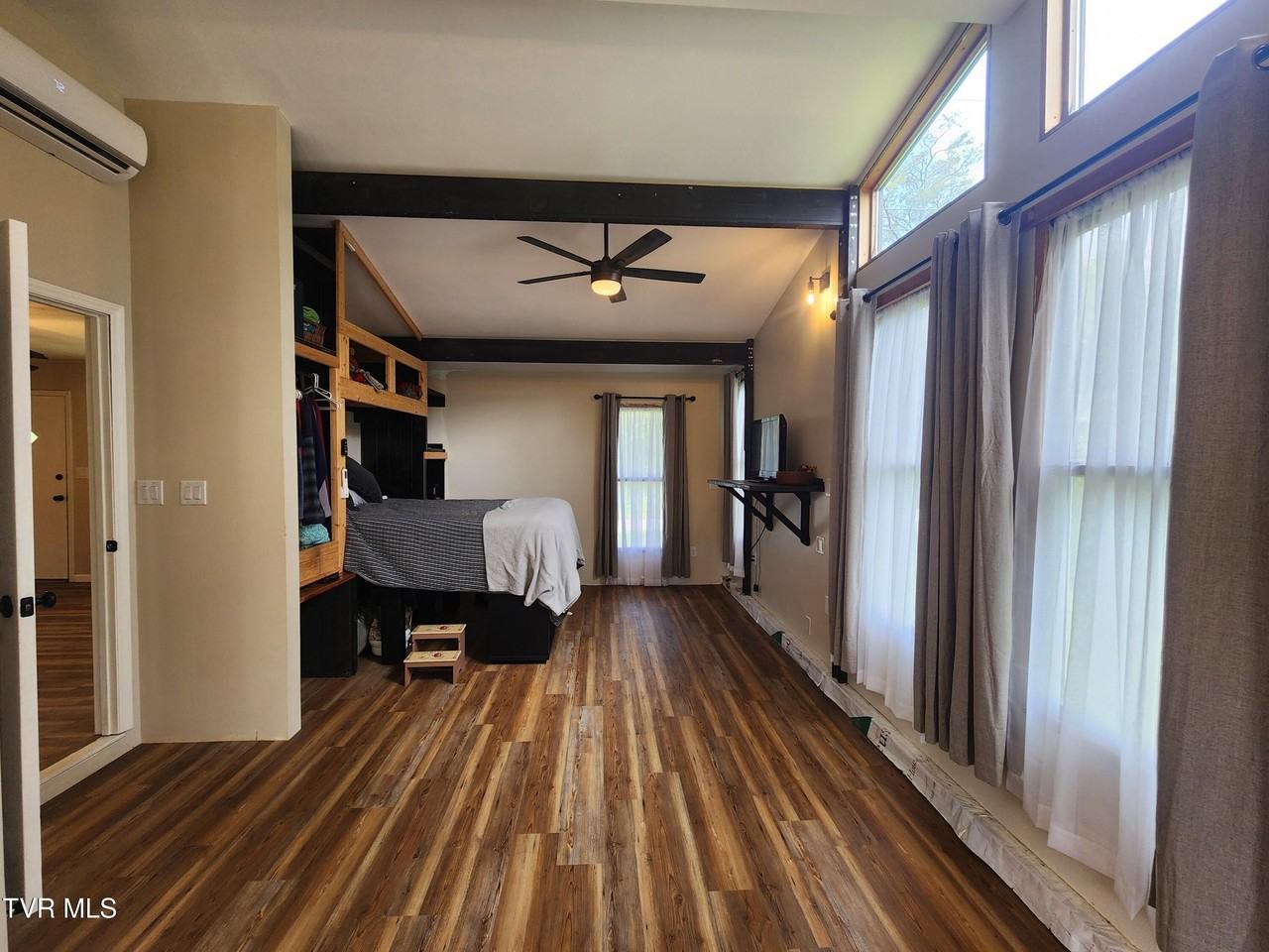 1710 Susong Rd - Photo 2 of 23