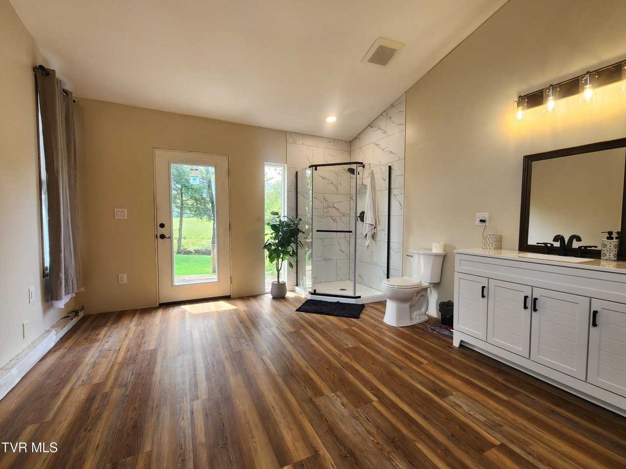 1710 Susong Rd - Photo 3 of 23