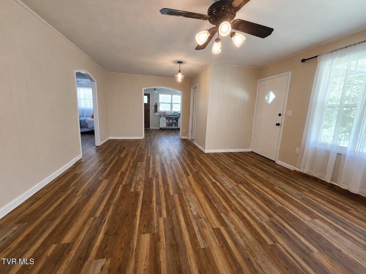1710 Susong Rd - Photo 4 of 23
