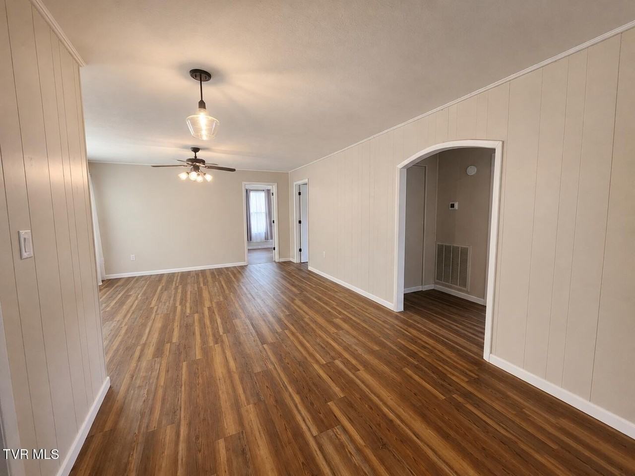 1710 Susong Rd - Photo 5 of 23