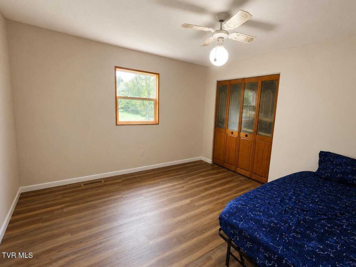 1710 Susong Rd - Photo 6 of 23