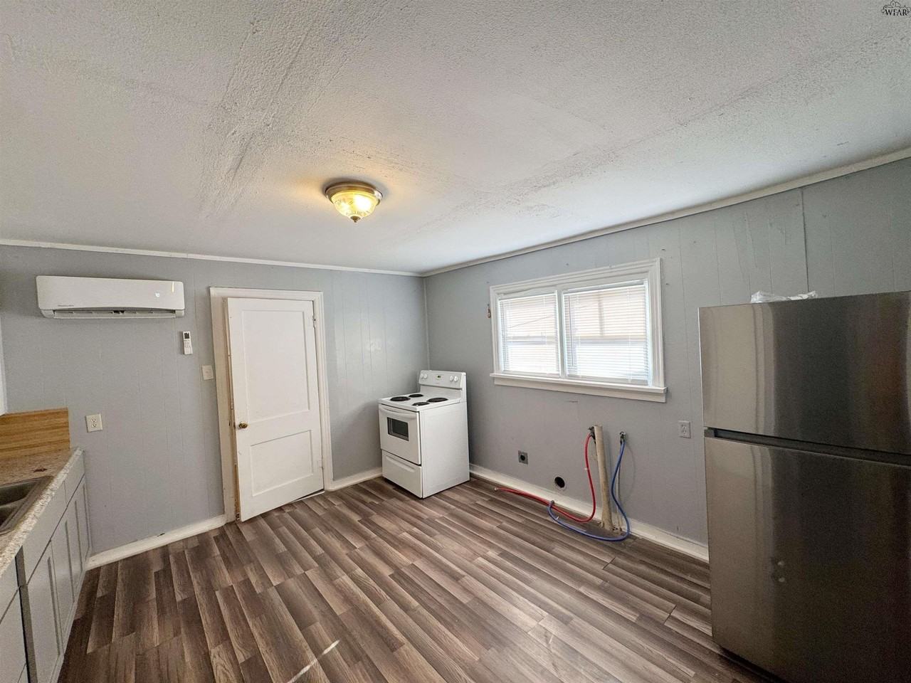 1015 Roosevelt St - Photo 4 of 12