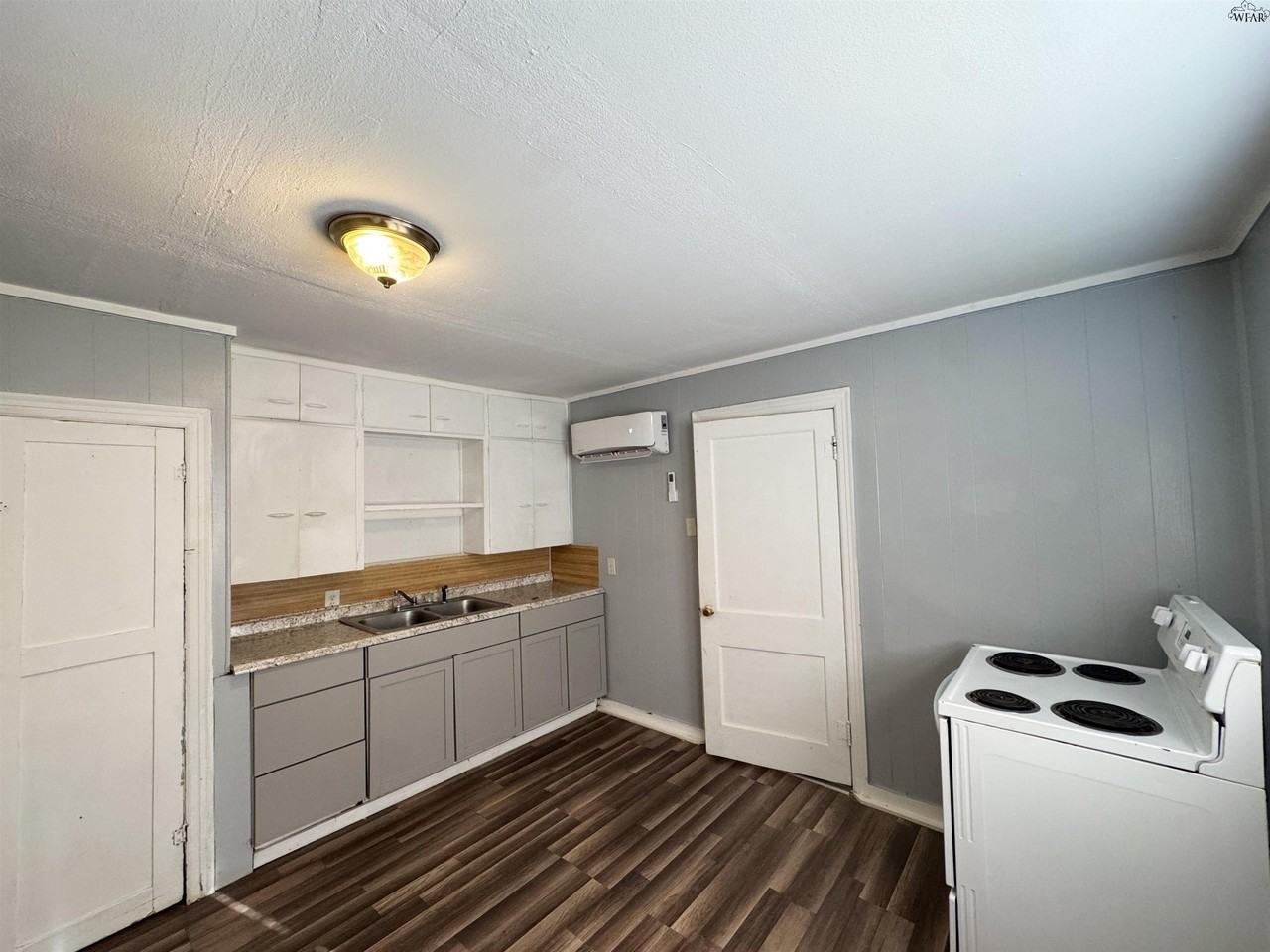 1015 Roosevelt St - Photo 5 of 12