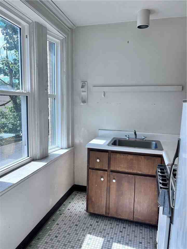5807 Bartlett St #3 - Photo 4 of 9