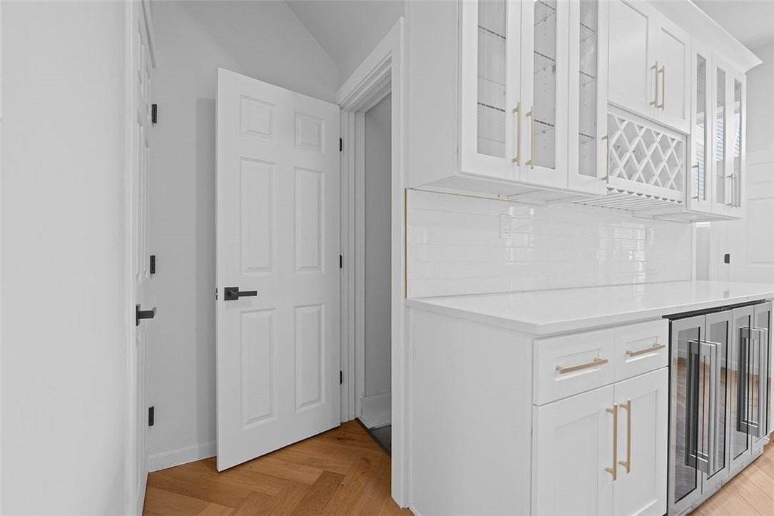 295 38th St - Photo 3 of 20