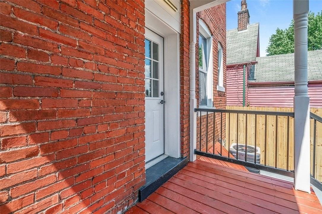 295 38th St - Photo 4 of 20