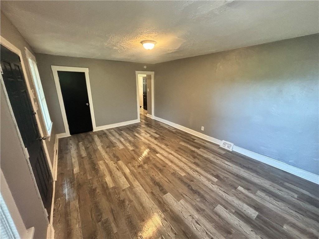 8875 Westwood Rd - Photo 5 of 28