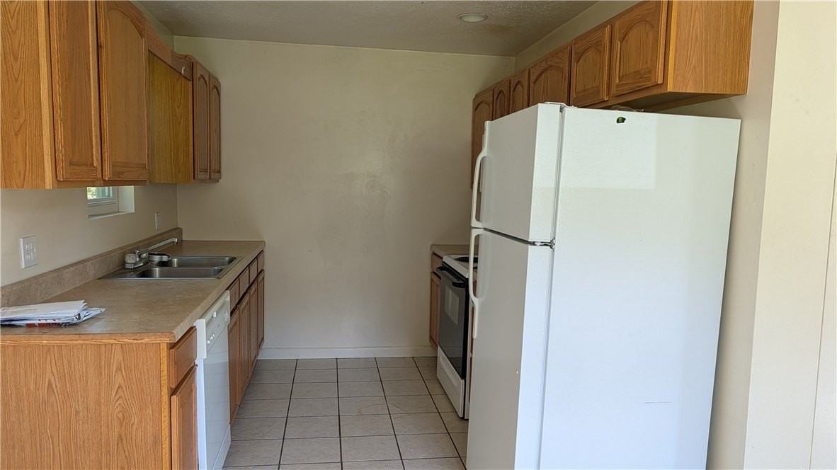 508 5th St #A - Photo 3 of 8