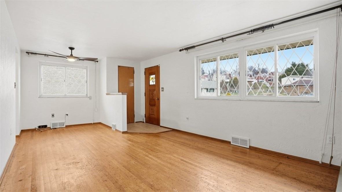 4782 Barone Dr - Photo 4 of 24