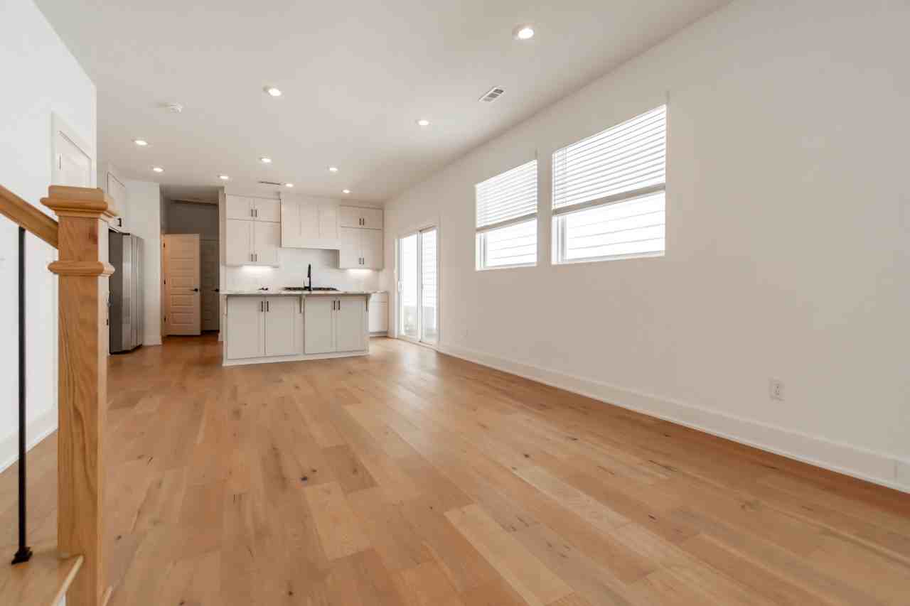1059 S Hollywood Ave #1 - Photo 6 of 24