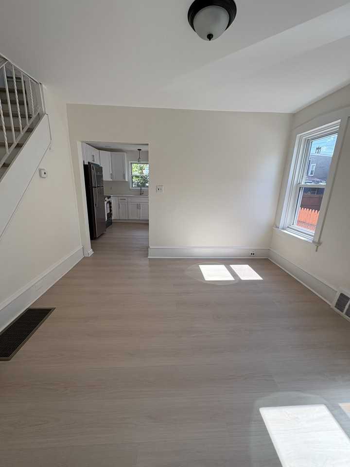 705 Powell St #1 - Photo 4 of 26