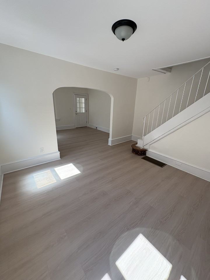 705 Powell St #1 - Photo 5 of 26