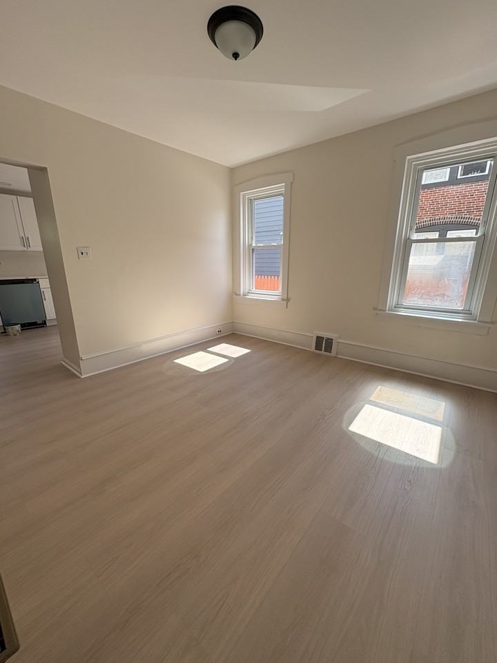 705 Powell St #1 - Photo 7 of 26