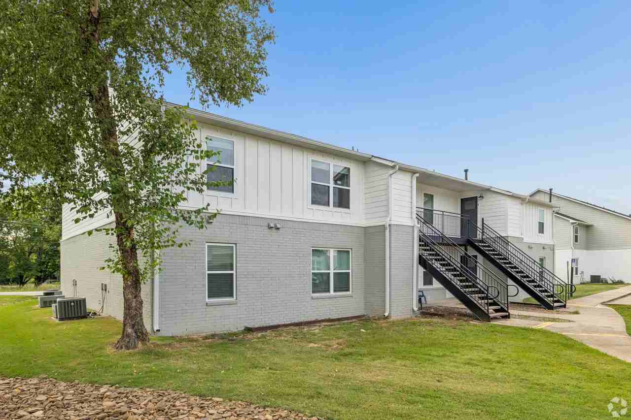 1146 W Cato Springs Rd #2 - Photo 2 of 18