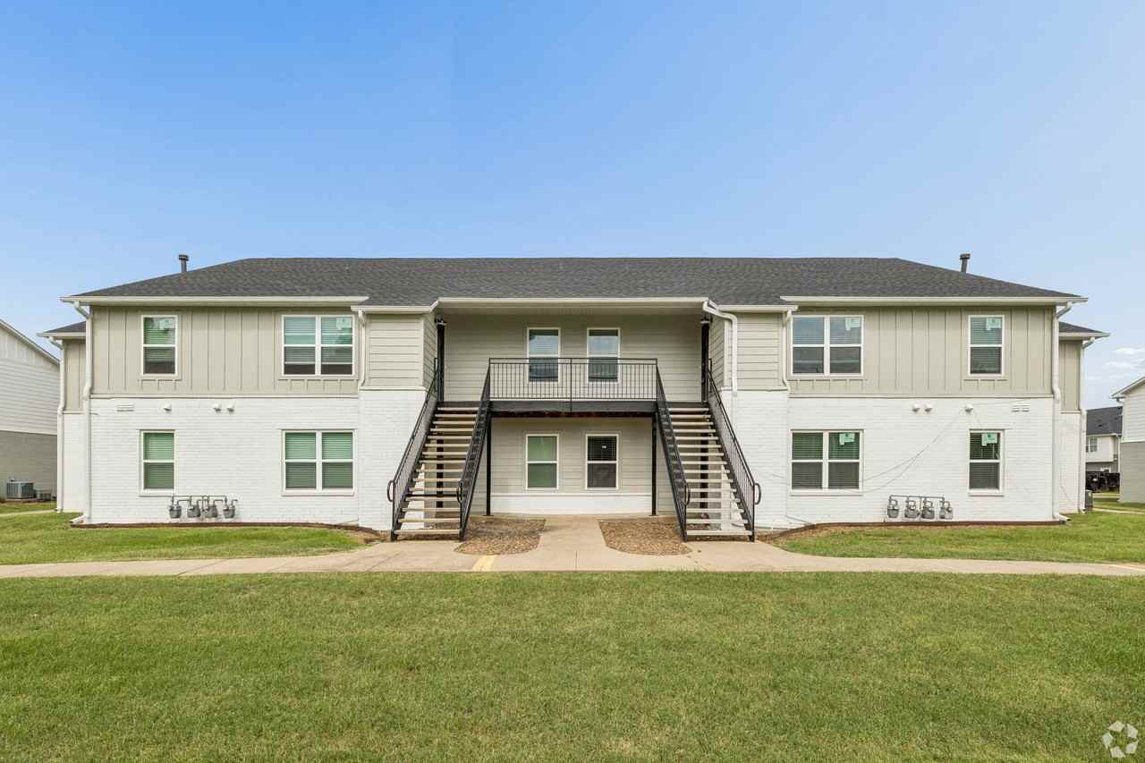 1146 W Cato Springs Rd #2 - Photo 4 of 18