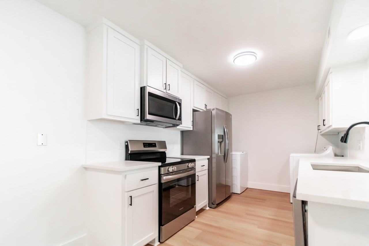 1168 W Cato Springs Rd #3 - Photo 7 of 17