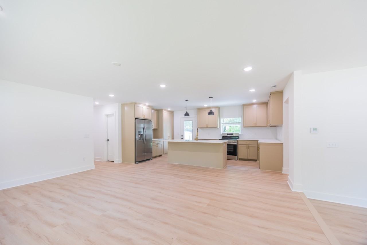 2305 S Laverne Ave #1 - Photo 4 of 14