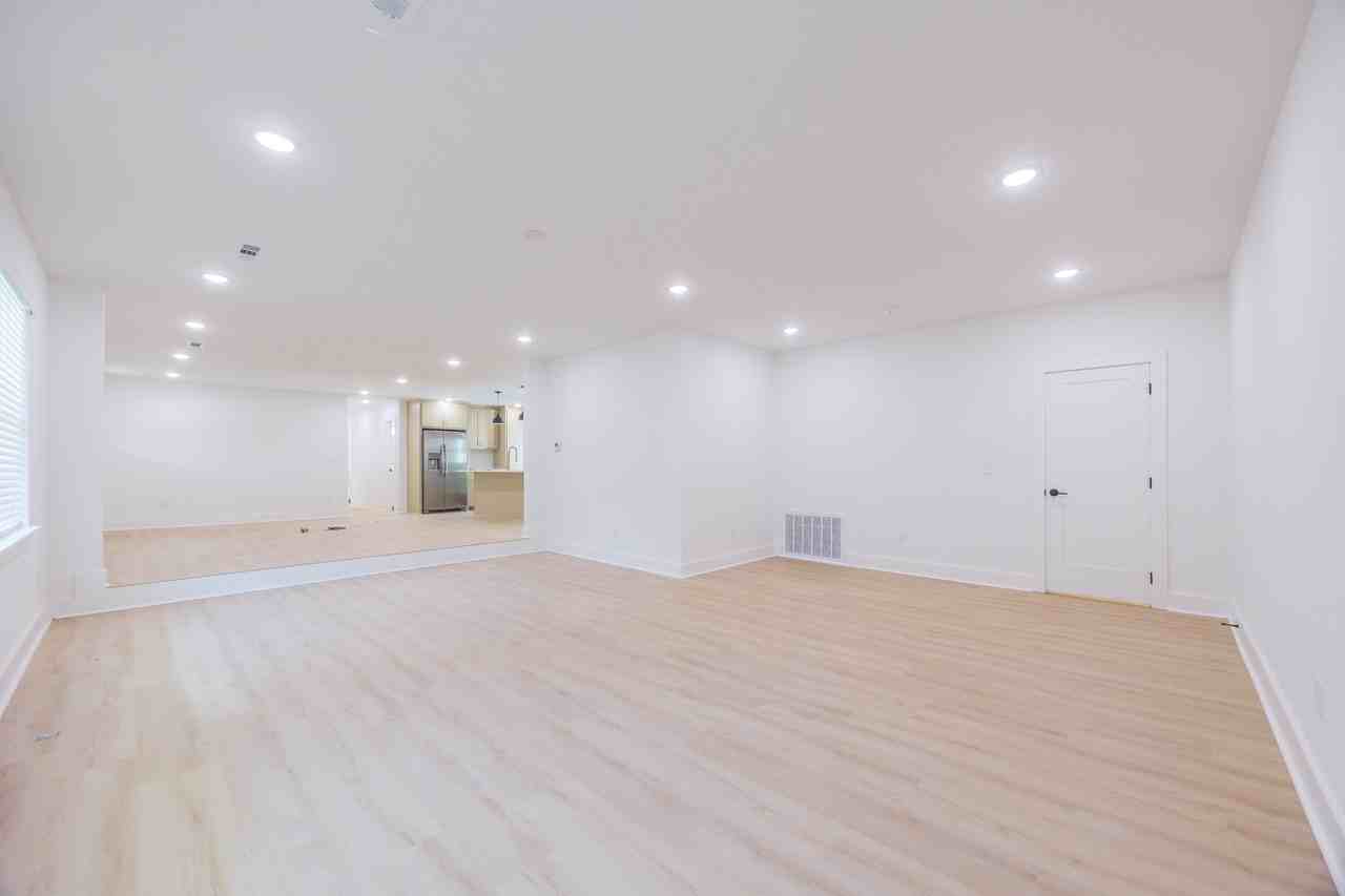 2305 S Laverne Ave #1 - Photo 5 of 14
