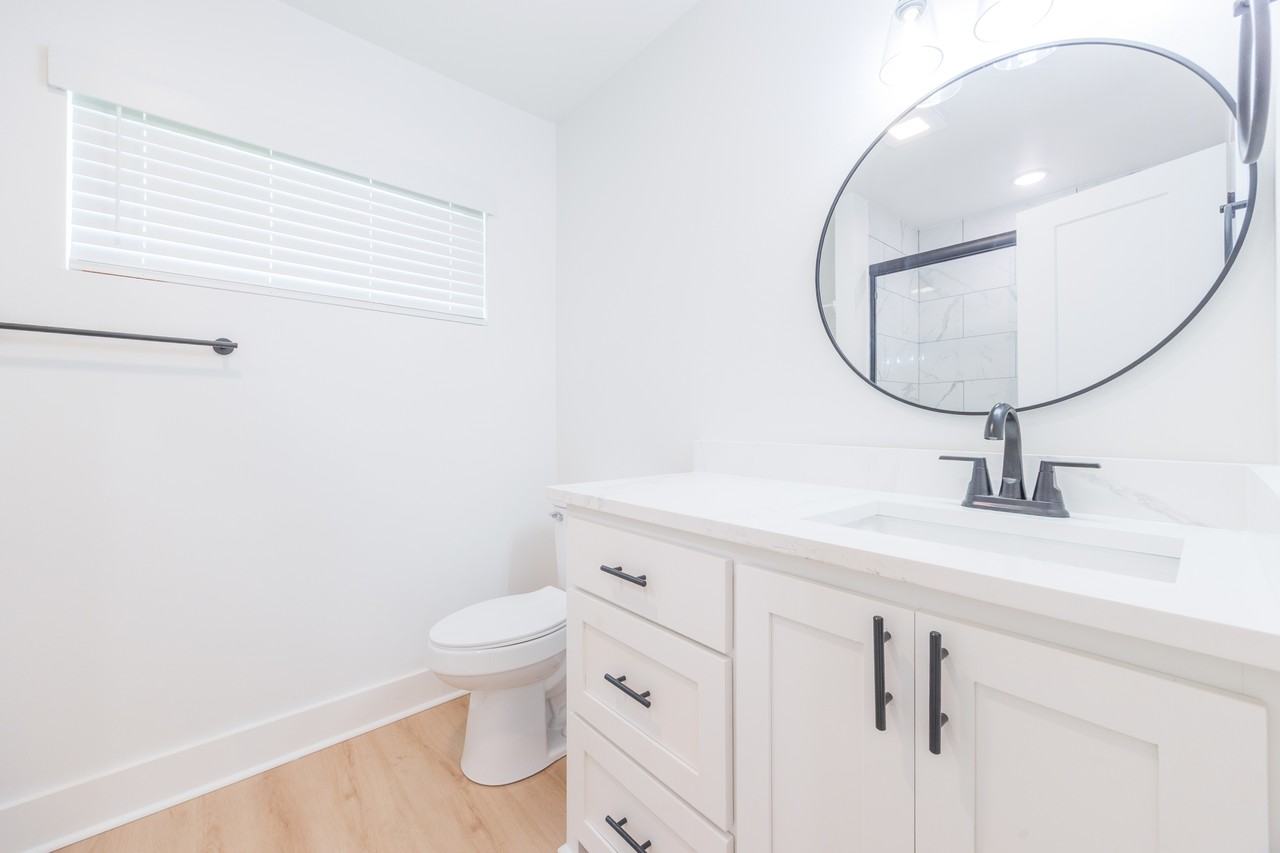 2305 S Laverne Ave #1 - Photo 6 of 14