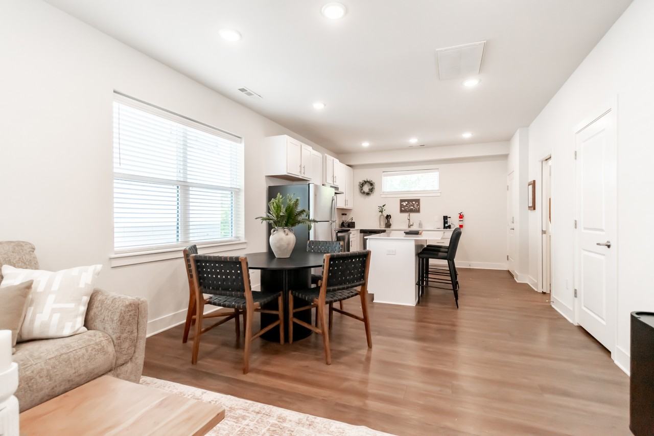 618 N Whitham Ave #1 - Photo 4 of 23