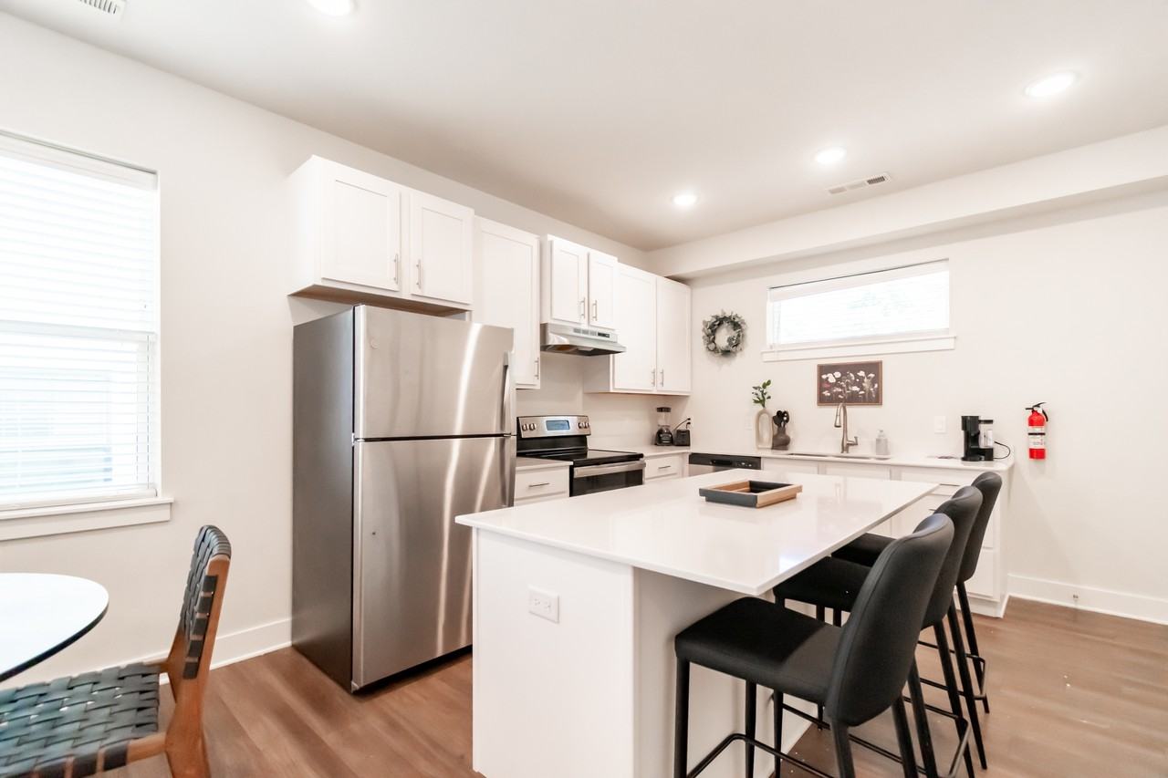 618 N Whitham Ave #1 - Photo 5 of 23