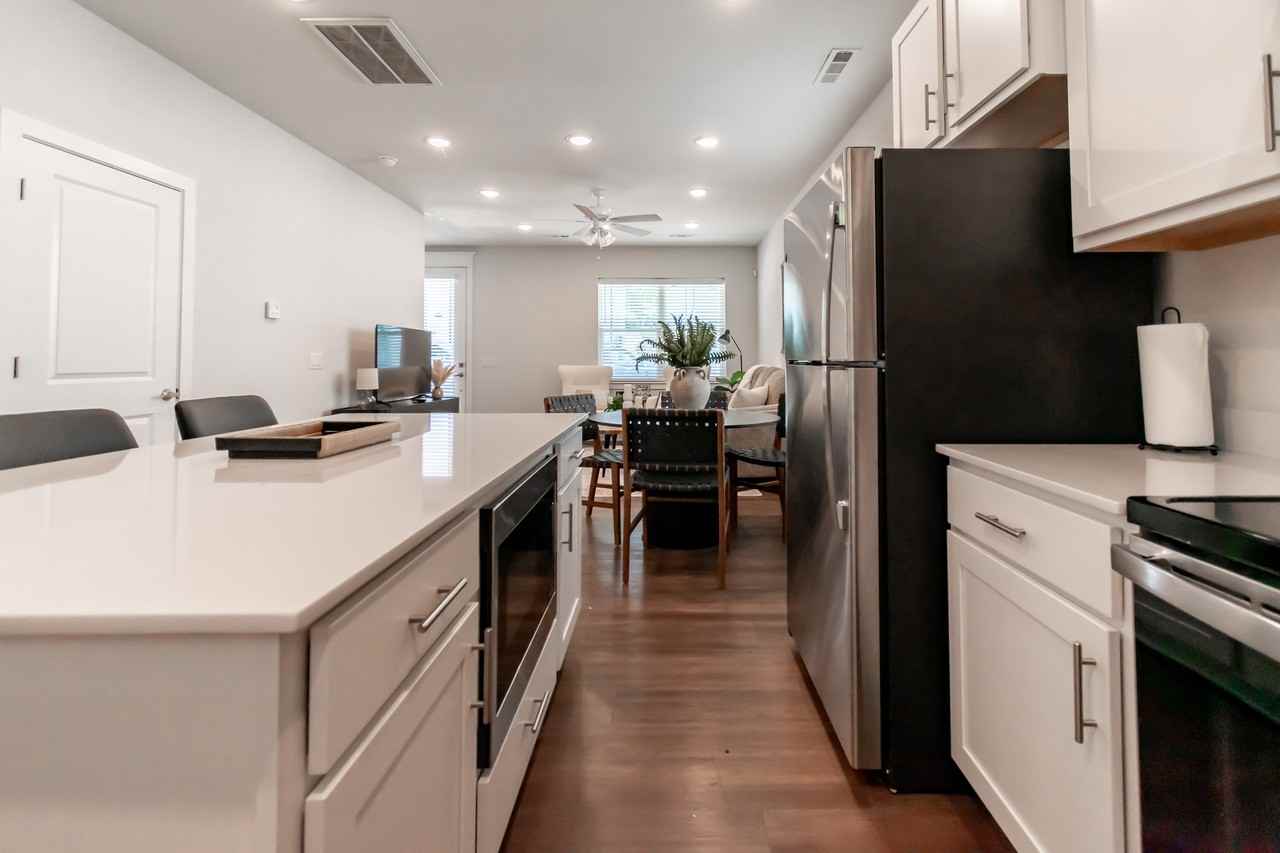 618 N Whitham Ave #1 - Photo 6 of 23