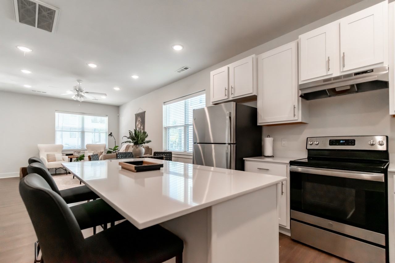 618 N Whitham Ave #1 - Photo 7 of 23