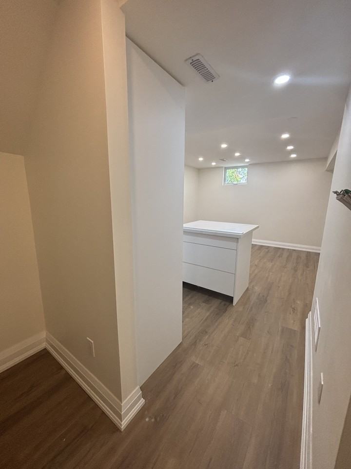 22 Dashwood Crescent - Photo 4 of 13