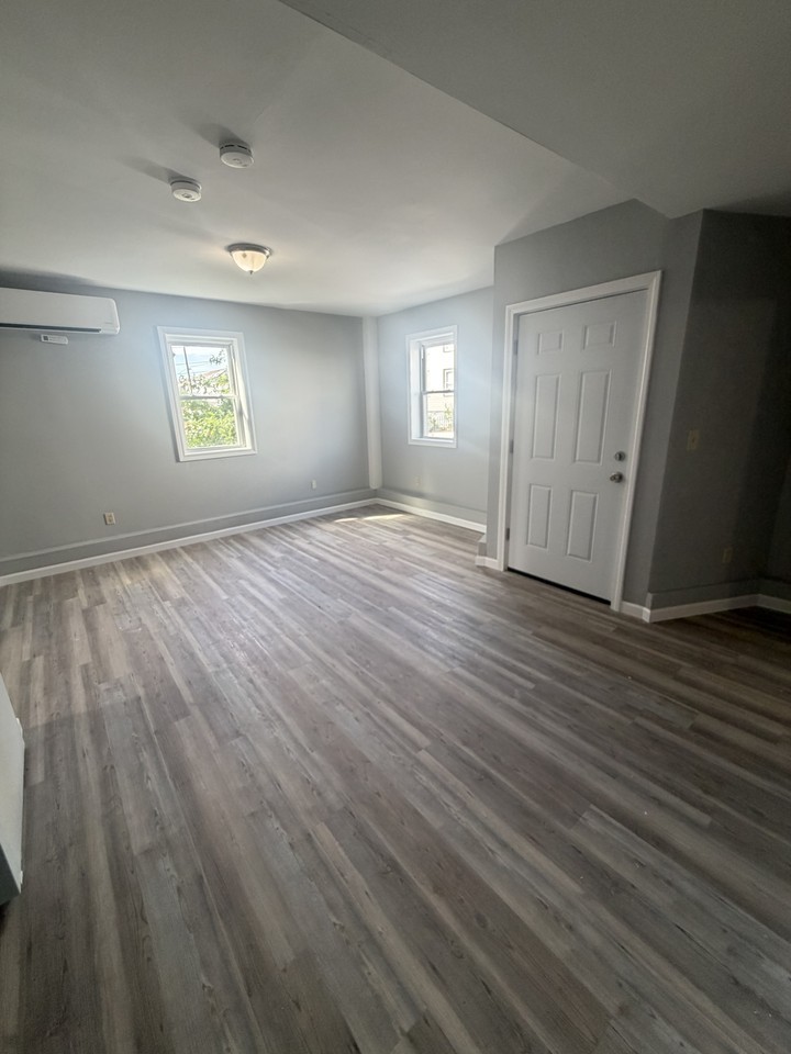 189 Plain St #1S - Photo 5 of 8