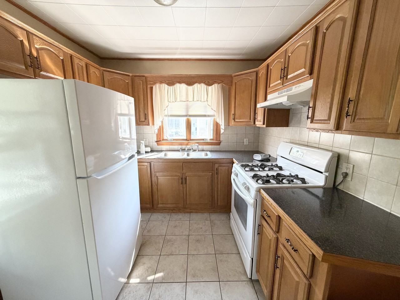 40 Jackson St #2RIGHT - Photo 2 of 15