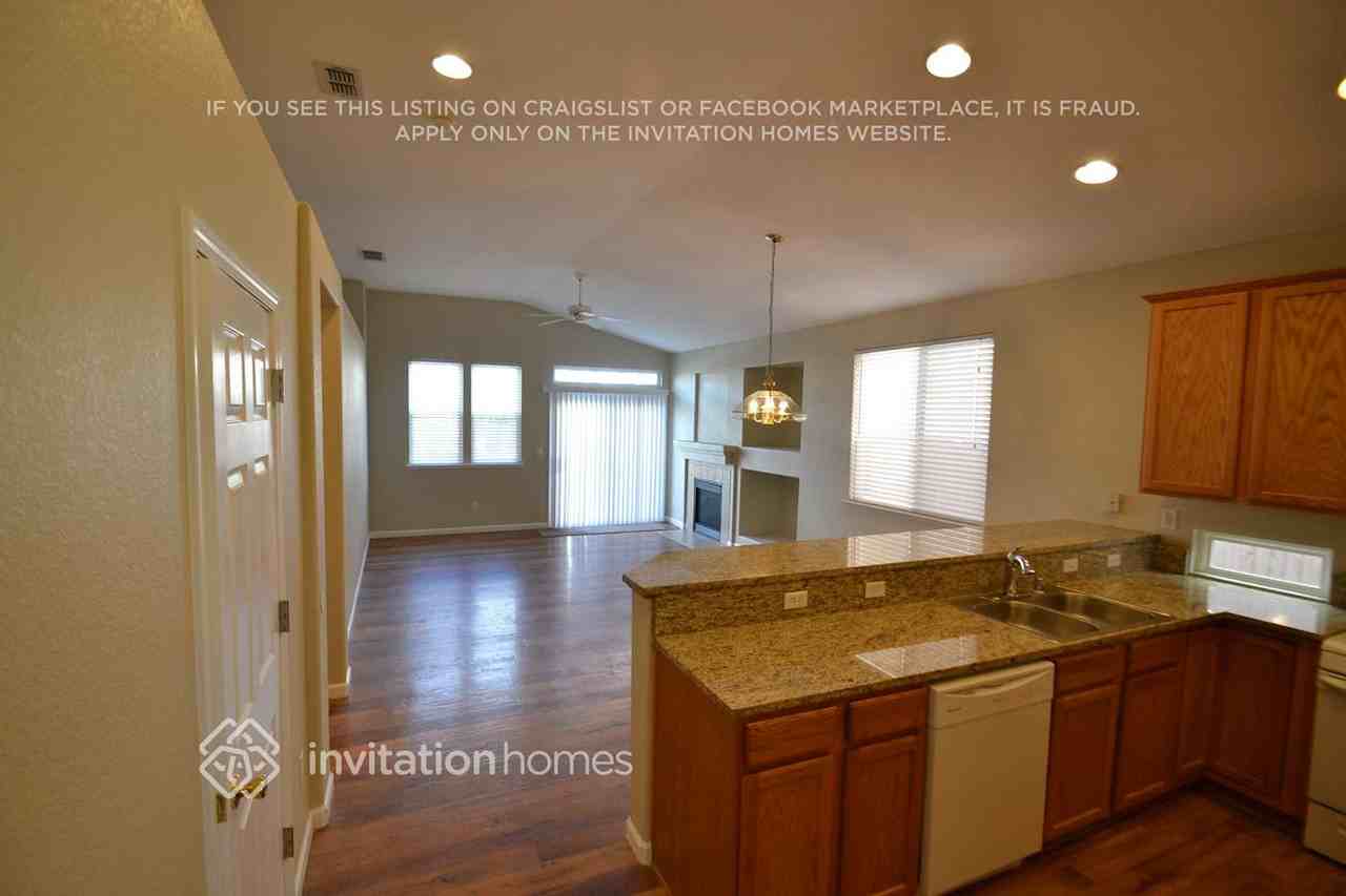 7479 Damascas Dr - Photo 3 of 9