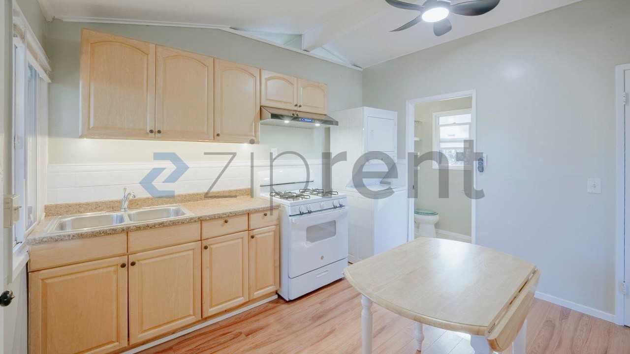 14222 Chester Ave #B - Photo 4 of 23