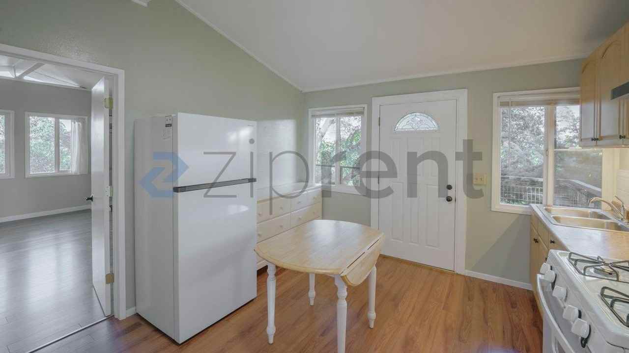 14222 Chester Ave #B - Photo 7 of 23