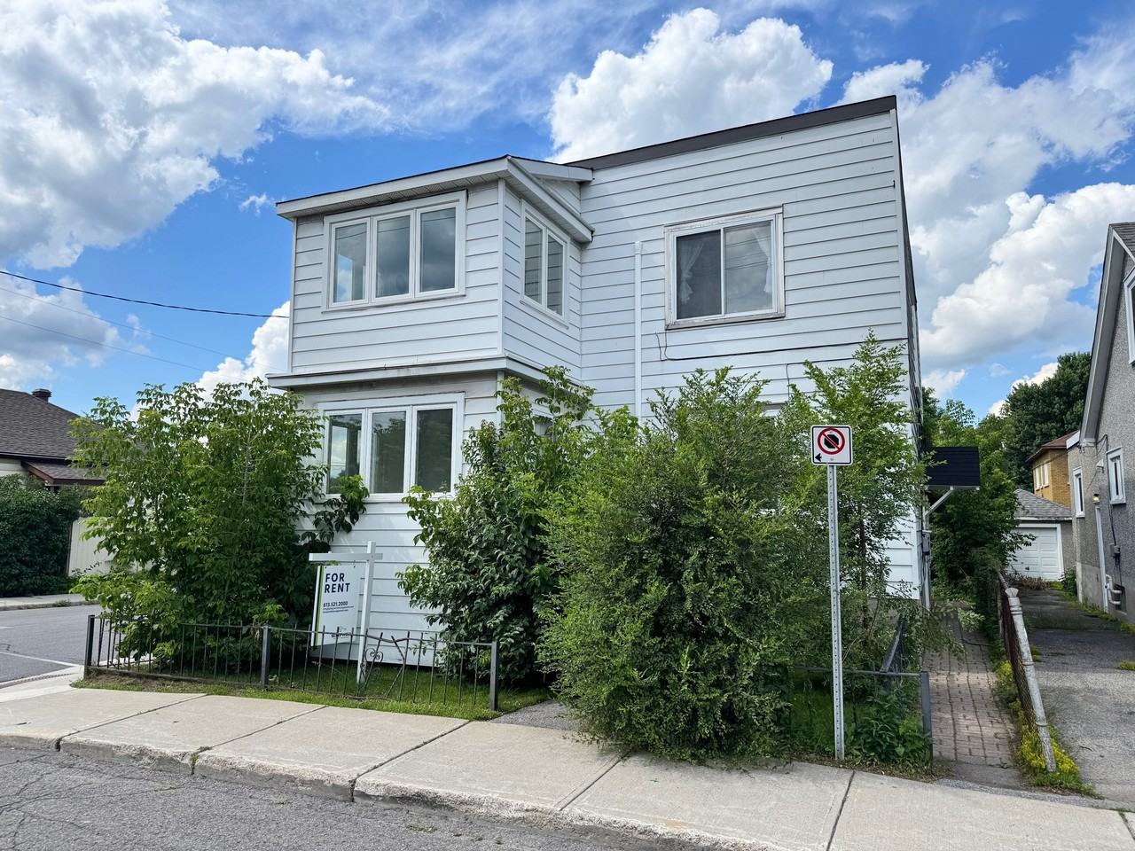 147 Carillon Street - Photo 5 of 11