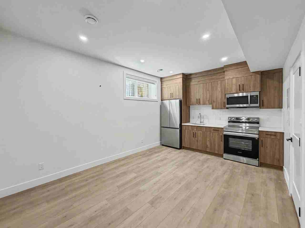 3119B 45 St Sw - Photo 5 of 11
