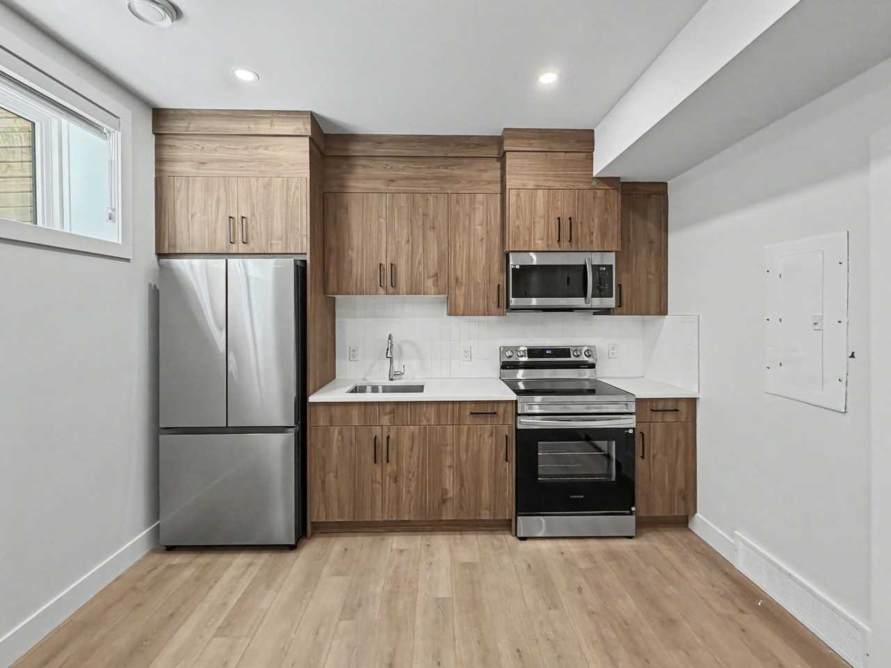 3119B 45 St Sw - Photo 6 of 11
