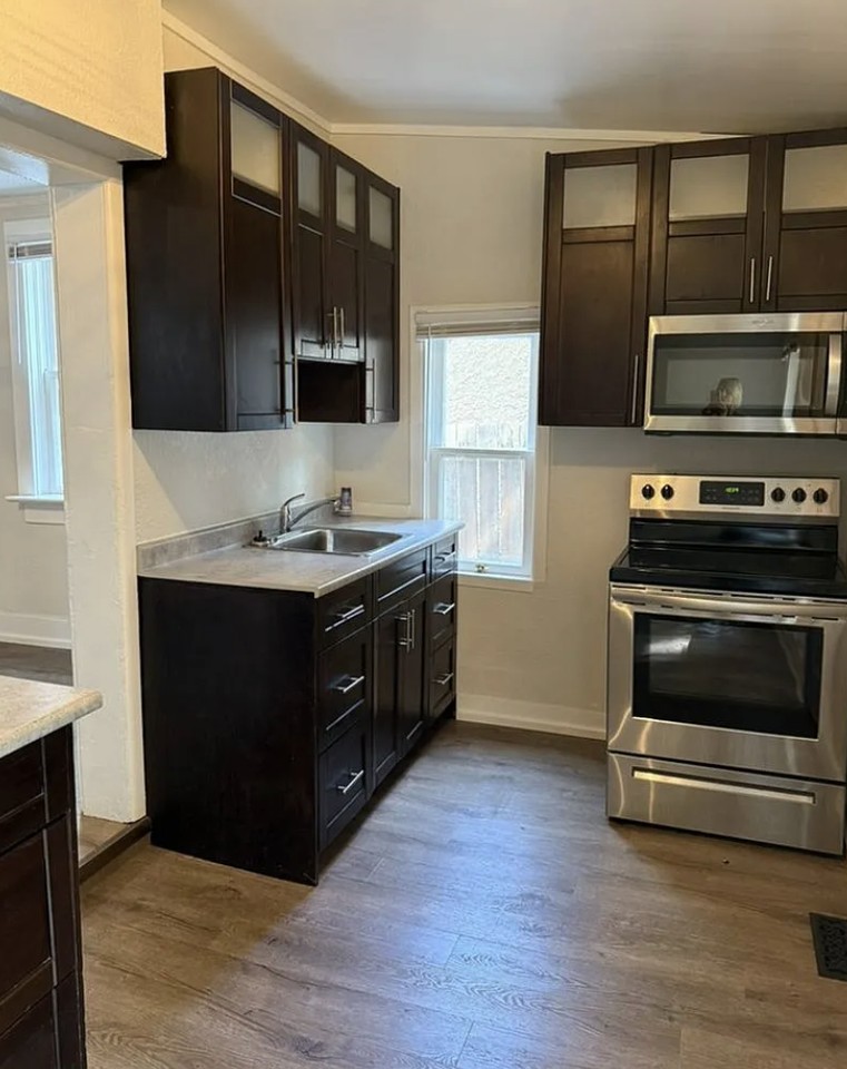 609 29th St W - Photo 3 of 21
