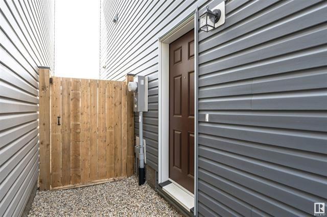 15639 18 Ave Sw - Photo 5 of 39